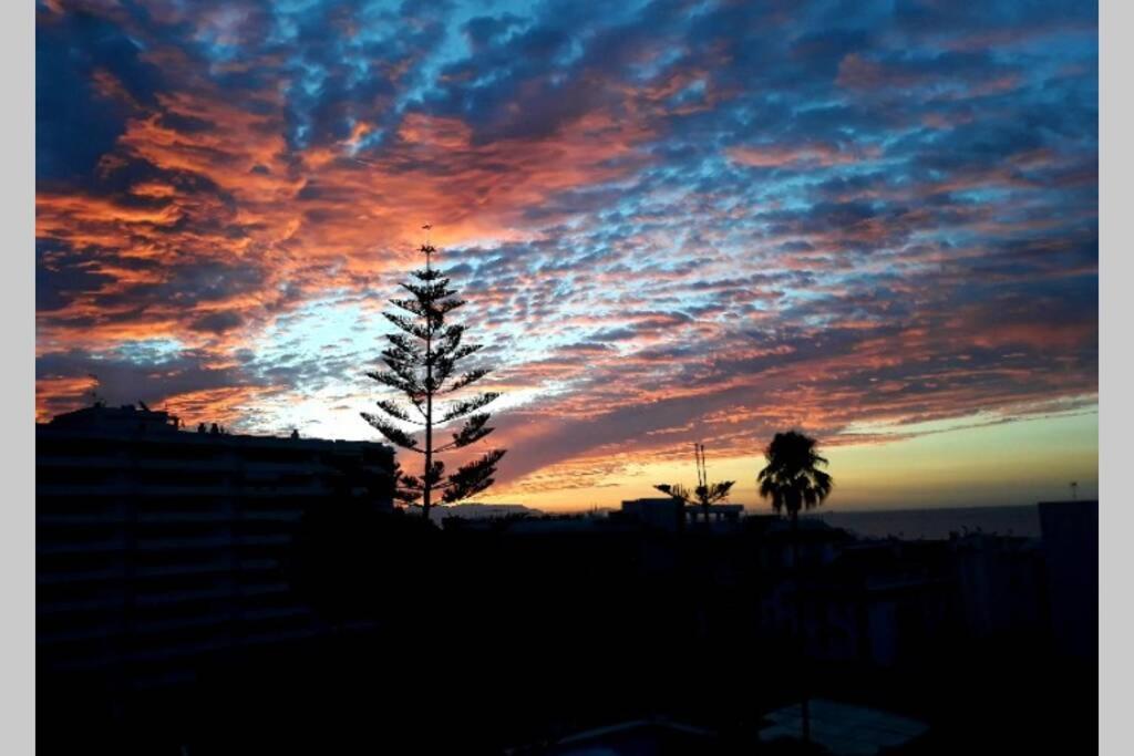 Carihuela Palace Torremolinos Bagian luar foto
