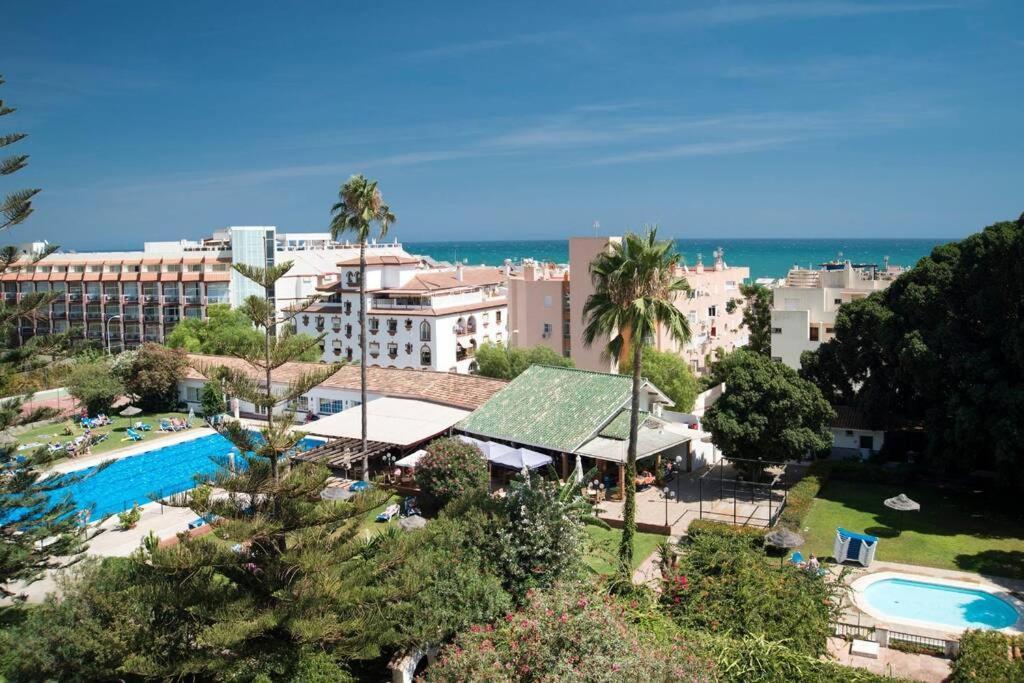 Carihuela Palace Torremolinos Bagian luar foto